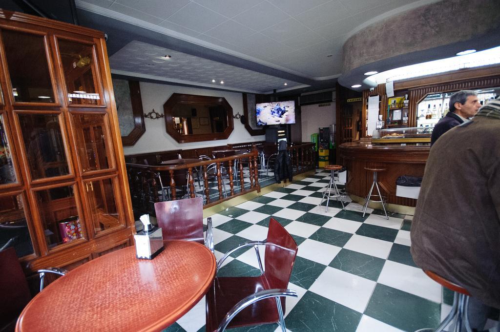 Hostal Restaurante La Trucha 베나벤테 외부 사진